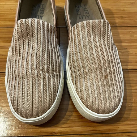 NATURALIZER Brogan Light Pink Casual Slip On Sneaker - Picture 3 of 9